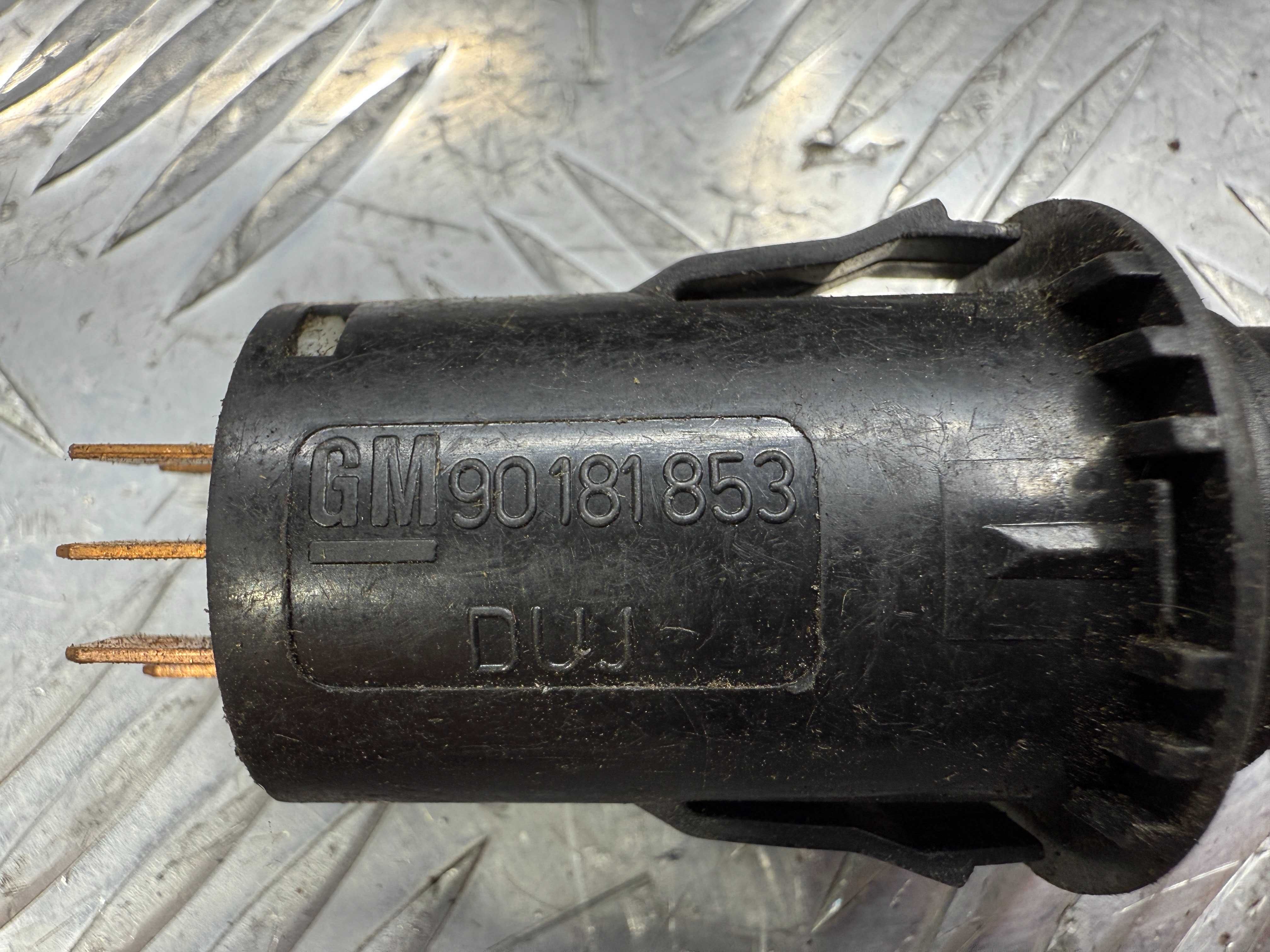 Кнопка аварийной сигнализации Аварийка Opel Kadett  1984-  90181853