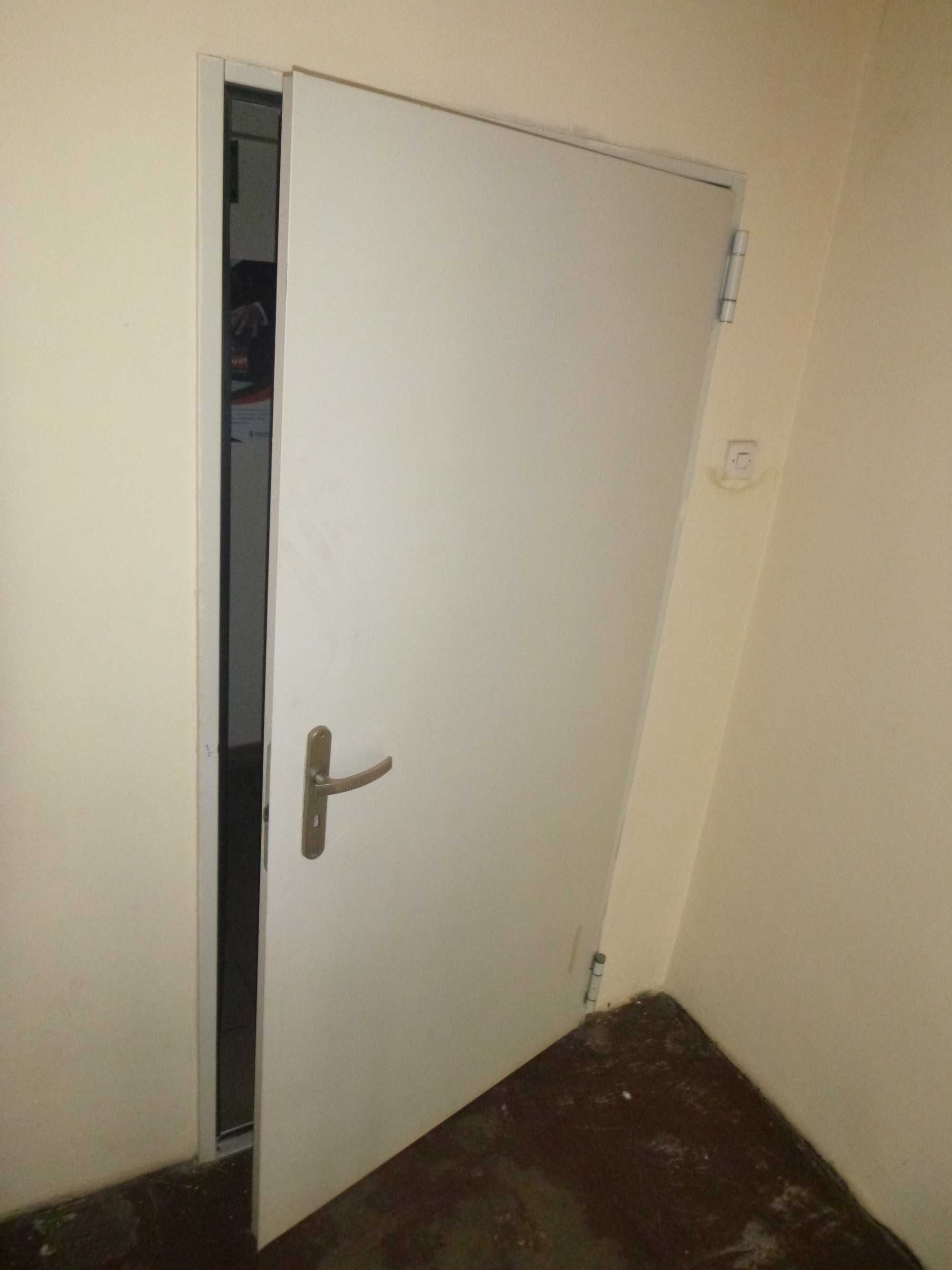 drzwi zewnętrzne wewnętrzne drewniane aluminiowe  płyty armstrong