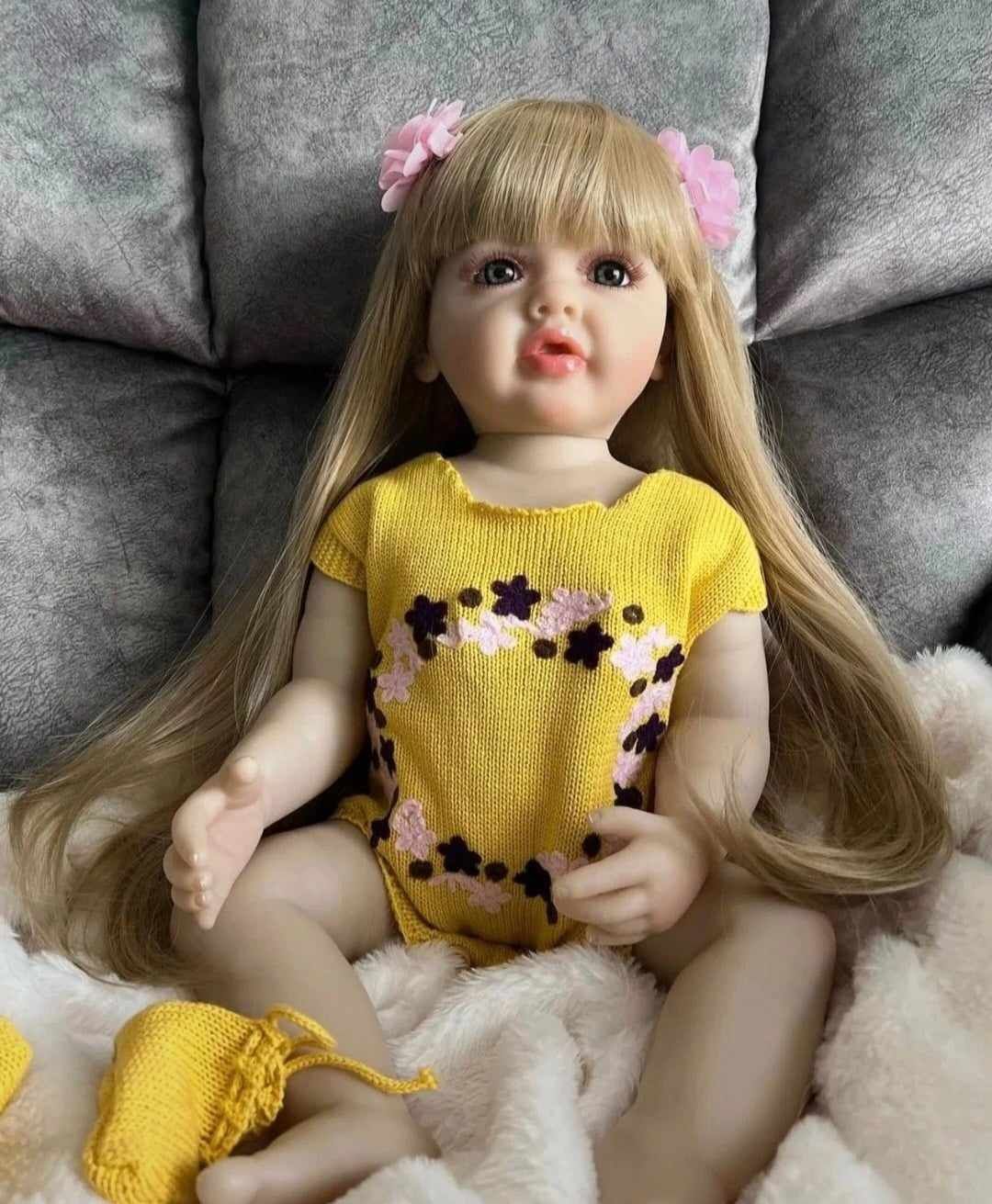 Realistyczna lalka Reborn cała z winylu długie gęste włosy prezent