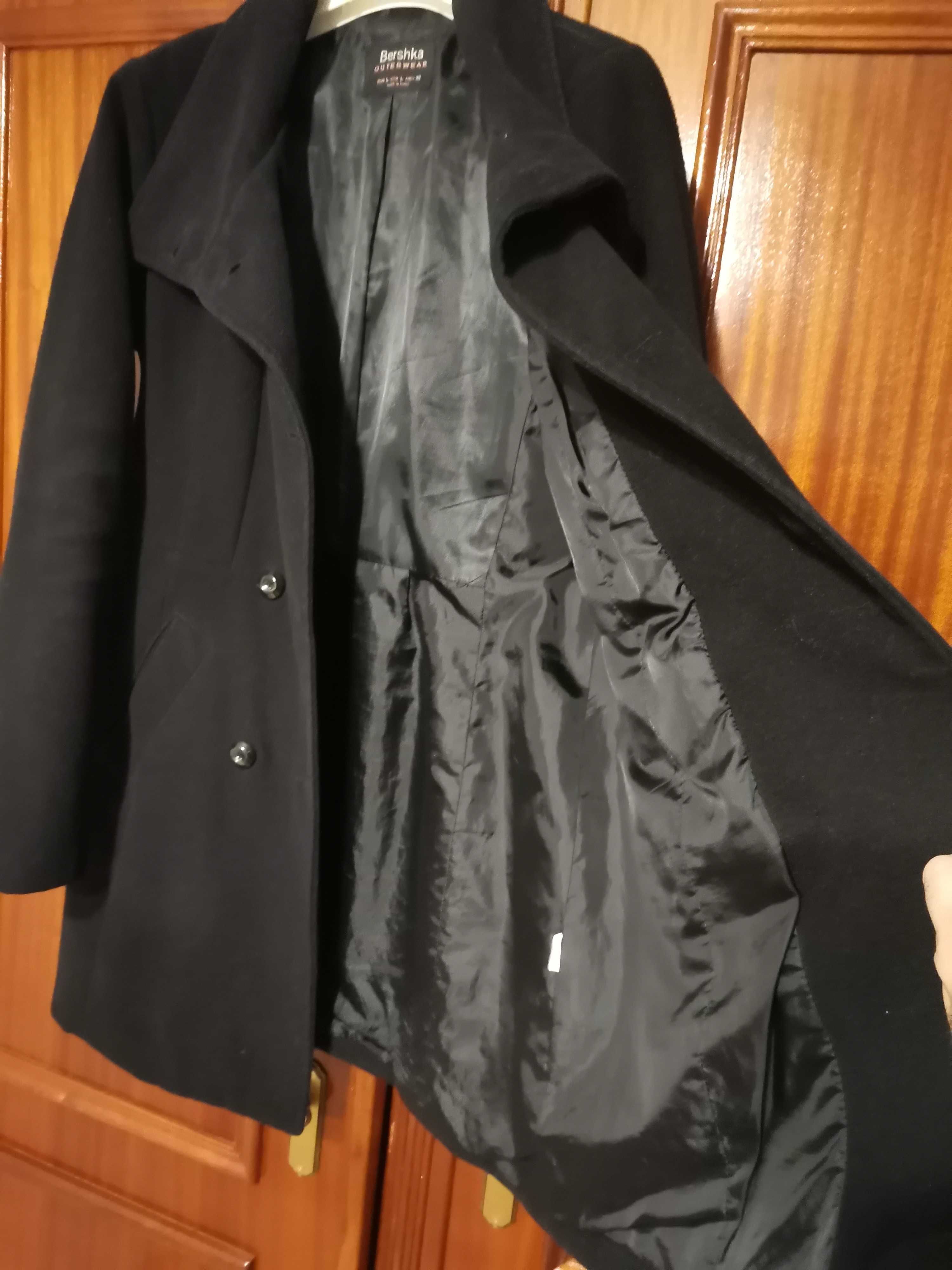 Sobretudo Bershka preto