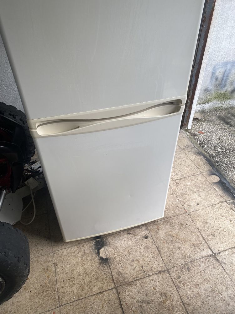 Frigorífico combinado jocel A+ ótimo funcionamento ( entrega incluída)