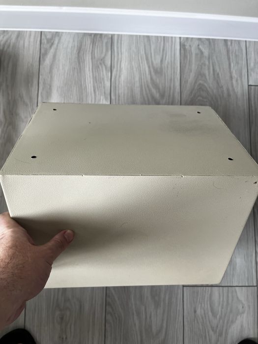 Сейф на електронному замку