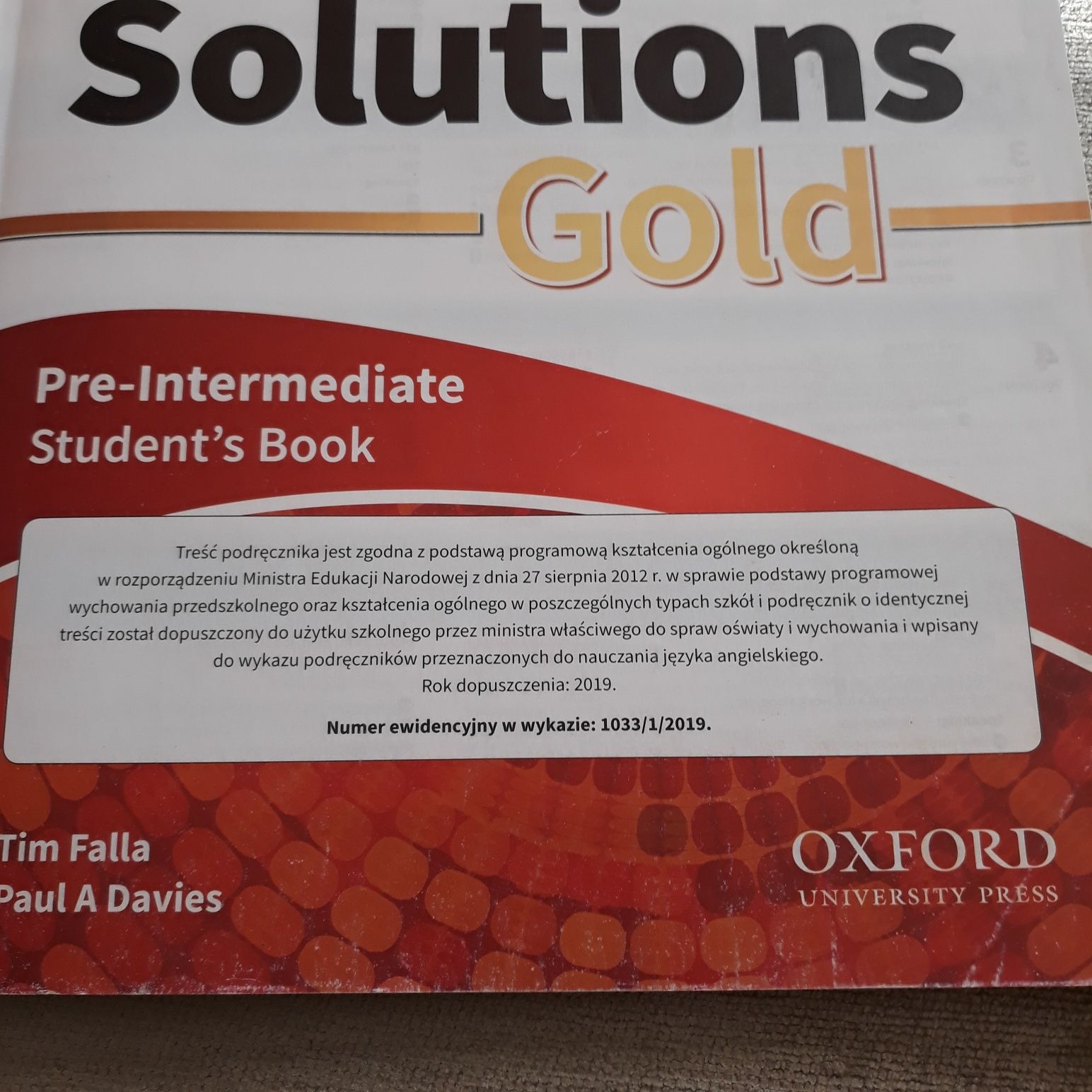 Książka do j. angielskiego Solutions Gold