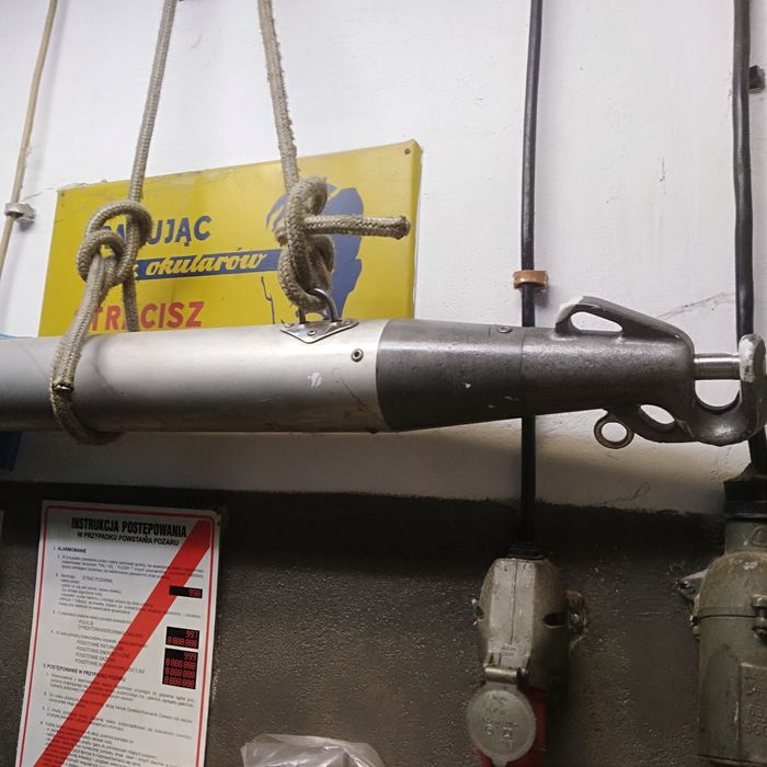 Spinakarbom długość 400 cm.średnica 8cm.