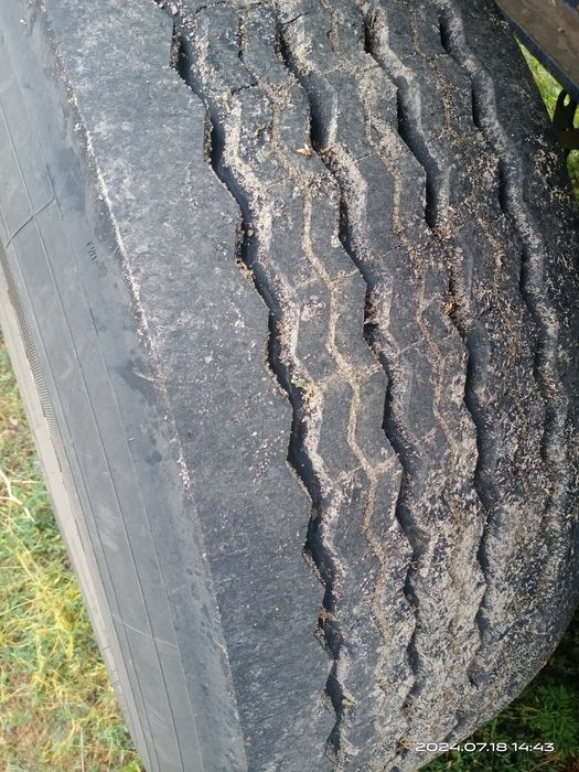 Контейнеровоз напівпричіп