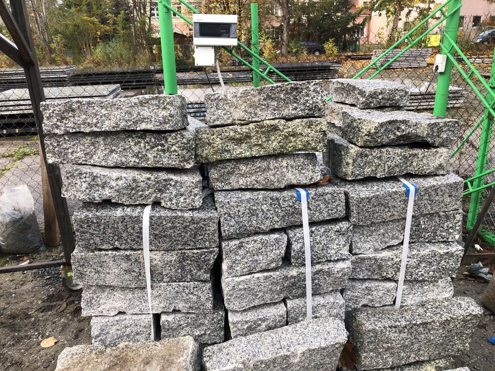 Palisada granitowa szara surowo łupana 10x20x40 obrzeża krawężnik