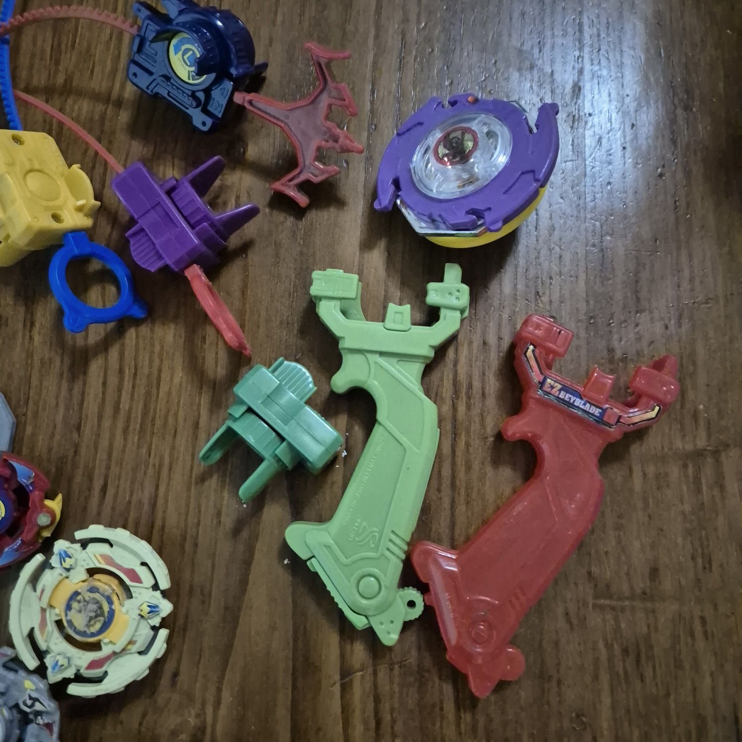Beyblade - várias peças