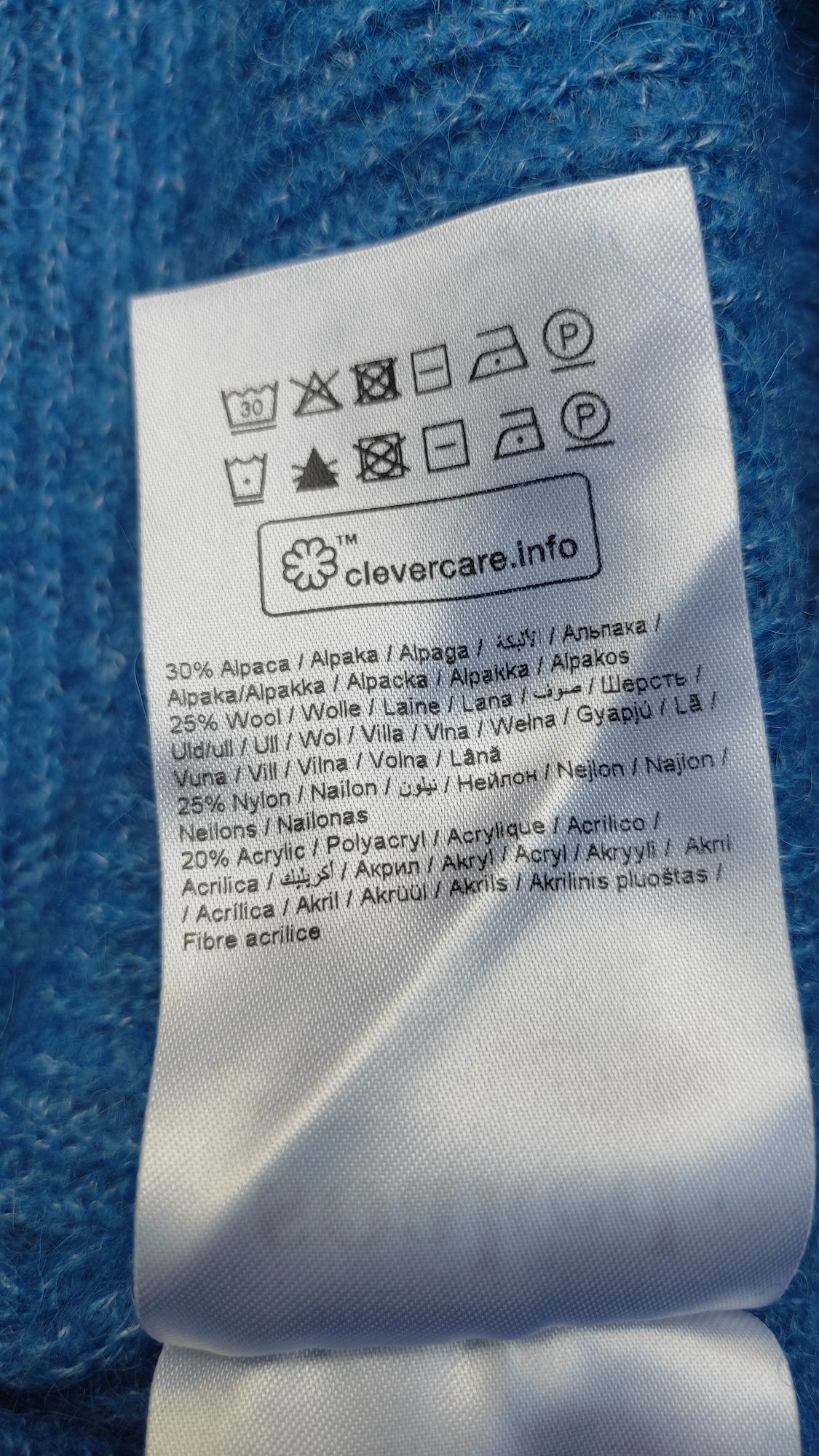 Błękitny sweter z alpaką