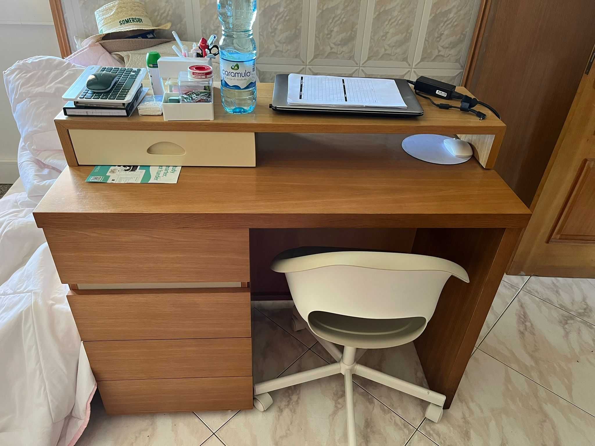 Quarto em carvalho