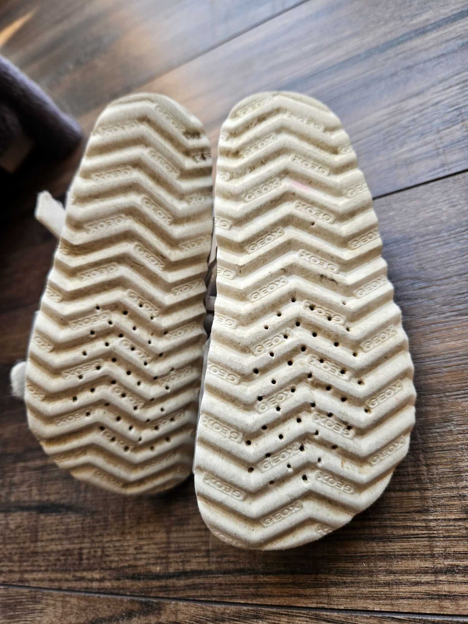 Sandały dziewczęce Geox 24