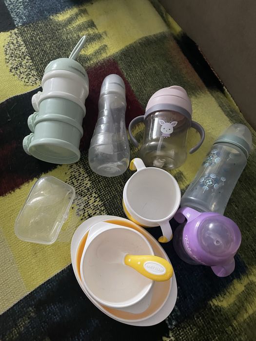 Дитячий посуд і пляшки