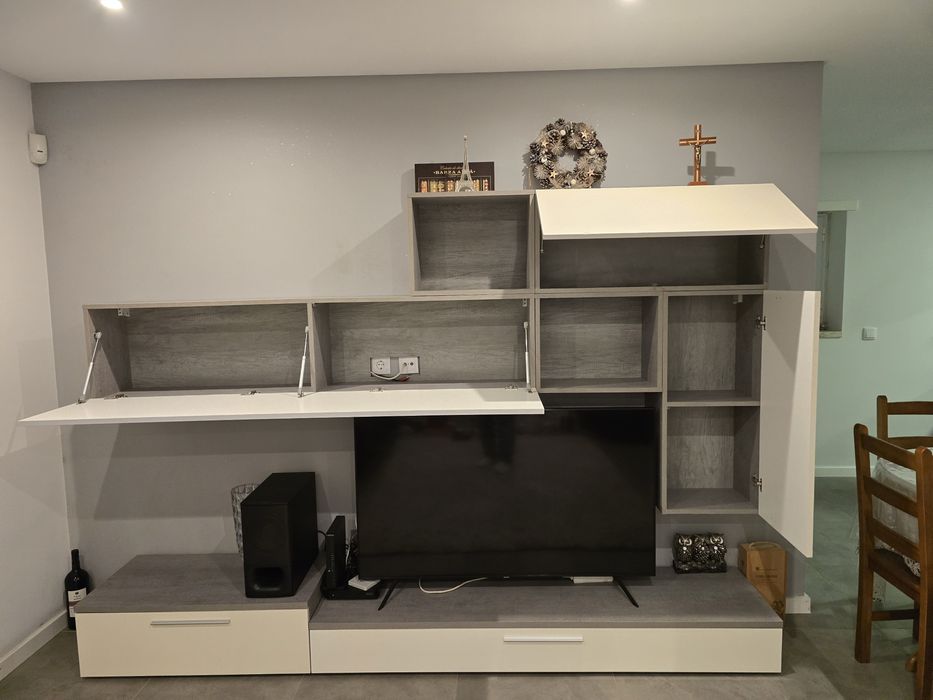 Vendo Móvel para TV.