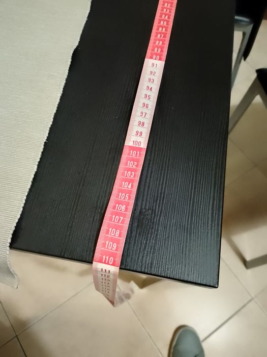 Mesa de jantar com 4 cadeiras – em excelente estado!