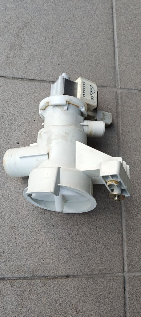 Części do pralki Miele W2245
 W2245.
Pralka byla