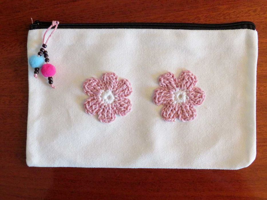 Bolsa multiuso com flores feitas à mão
