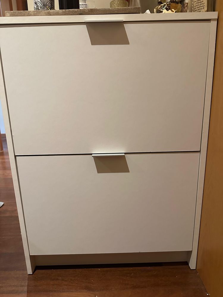 Sapateira branca 2 portas – compacta e funcional