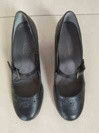 Sapatos de dança, marca Aerosoles, número 40, cor preta. Pouco usados.