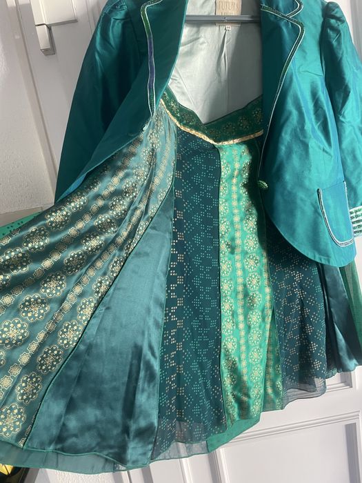 Fato, saia e casaco em seda, novo, verde