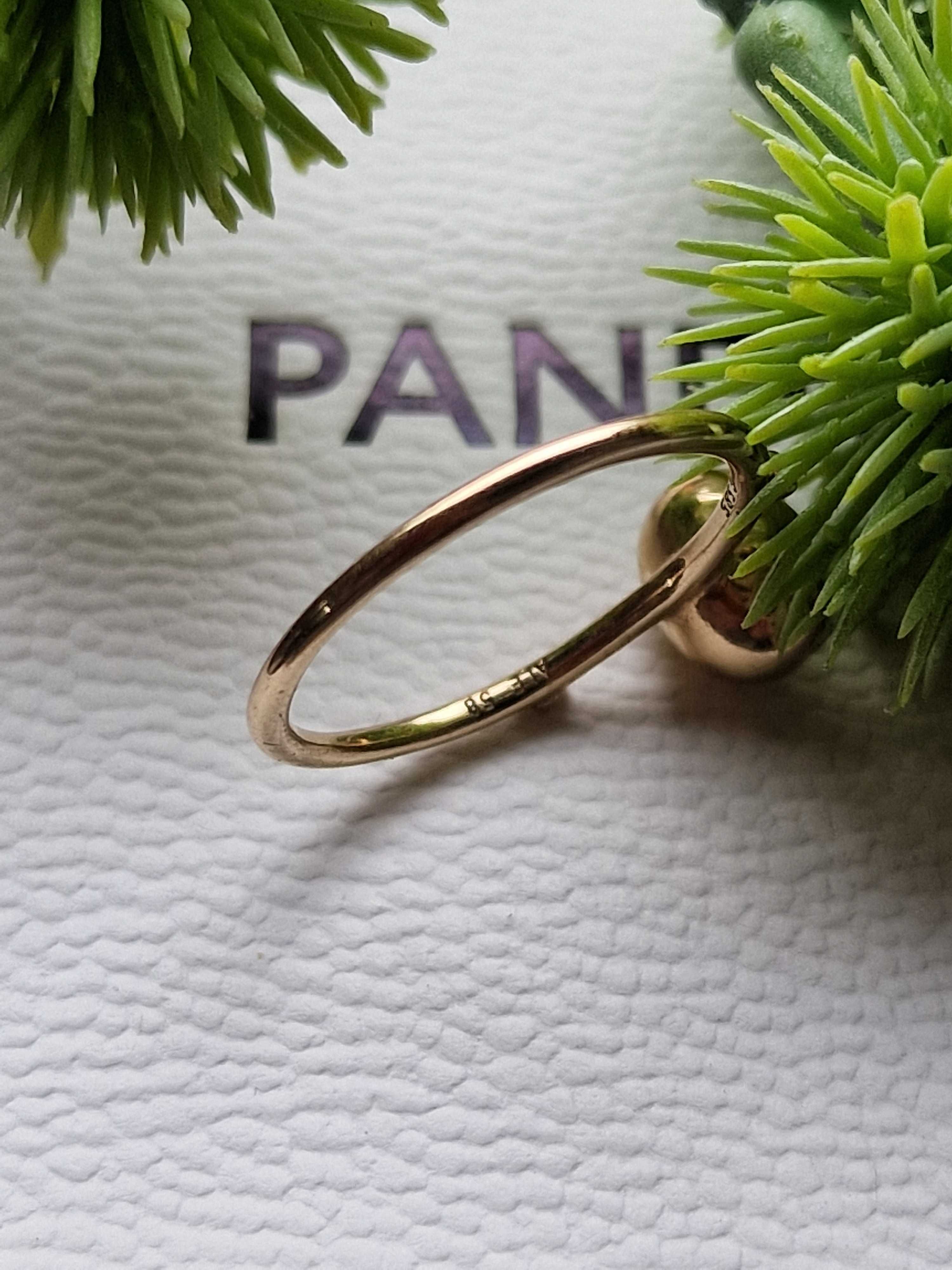 Pandora oryginalny pierścionek biały opal
