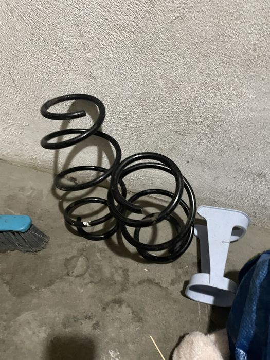 Czesci do BMW f30 tarcze  spreżyny zaciski