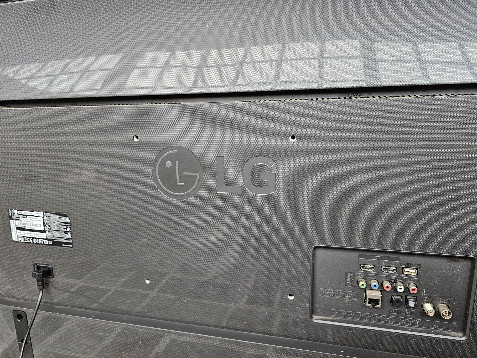 Smart TV LG 43UH61 a funcionar