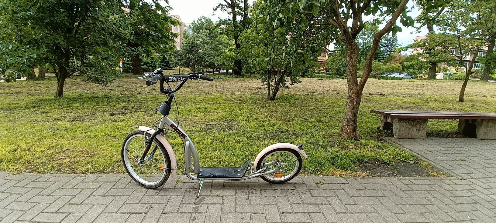 Hulajnoga z dużymi oponami