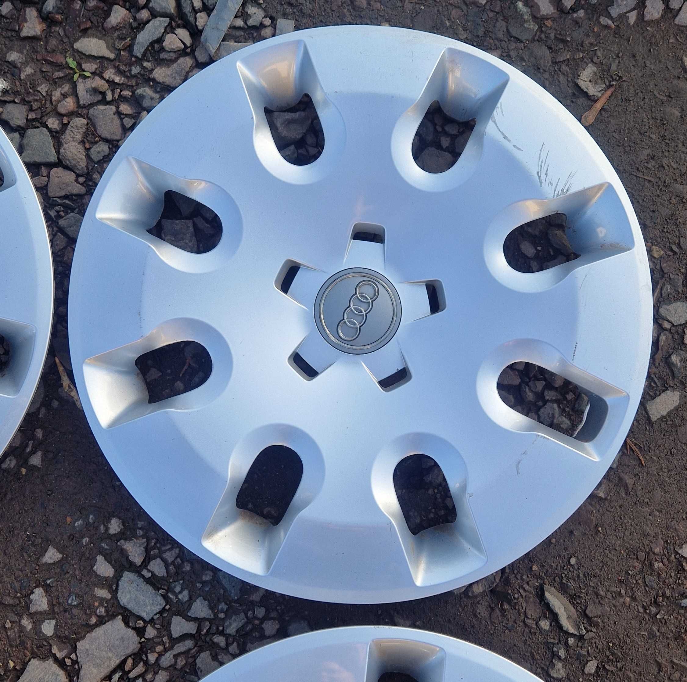 Kołpaki oryginalne 15" Audi 8X0601.147 Kpl.
