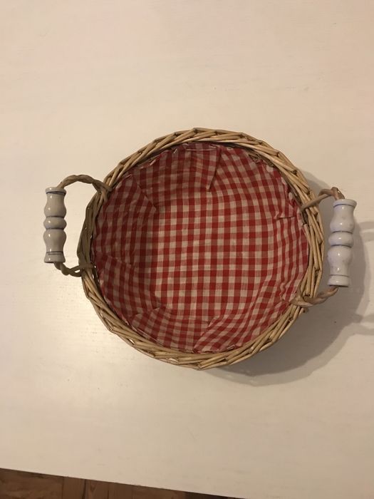 Cesto verga com pegas em ceramica e interior forrado a tecido - novo