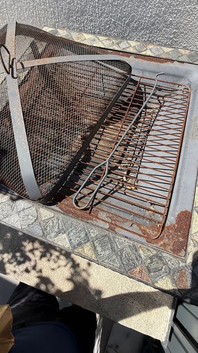 grelha de exterior  para churrascos ou fogueiras no jardim.