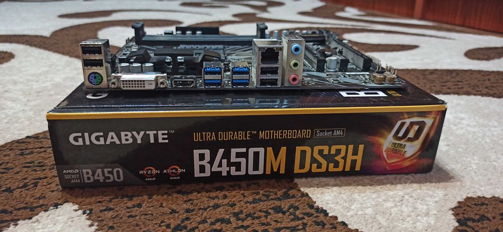 Gigabyte B450M DS3H сокет АМ4  Материнська плата Стан НовоЇ