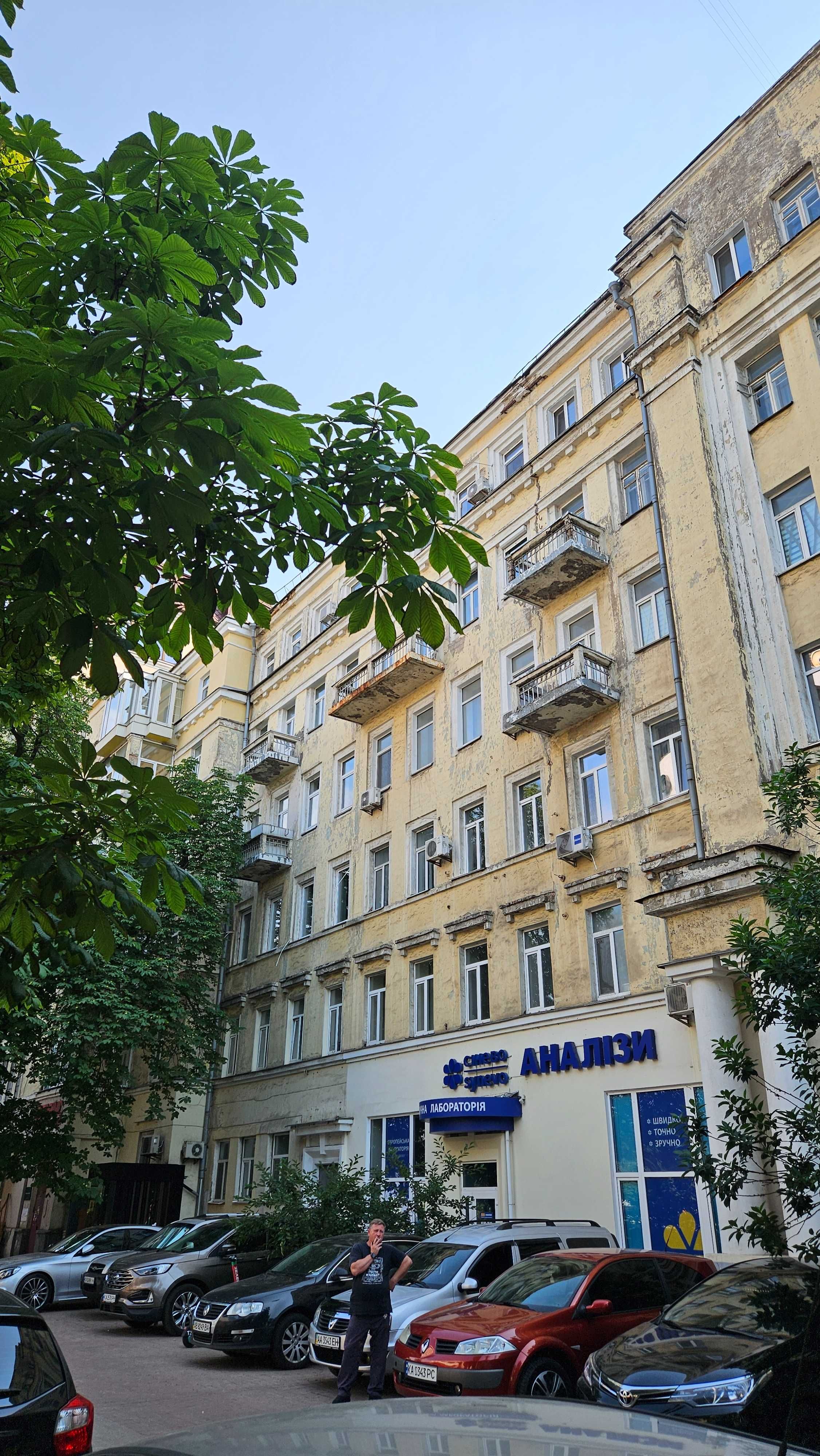 Продам 2-кімнатну  сталінка Печерський! М Арсенальна 7 хв!