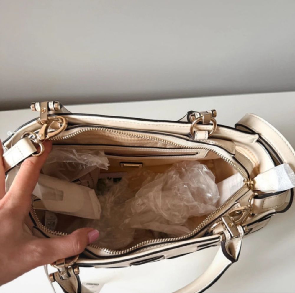 Nowa beżowa torebka guess kuferek bezowa shopper torba