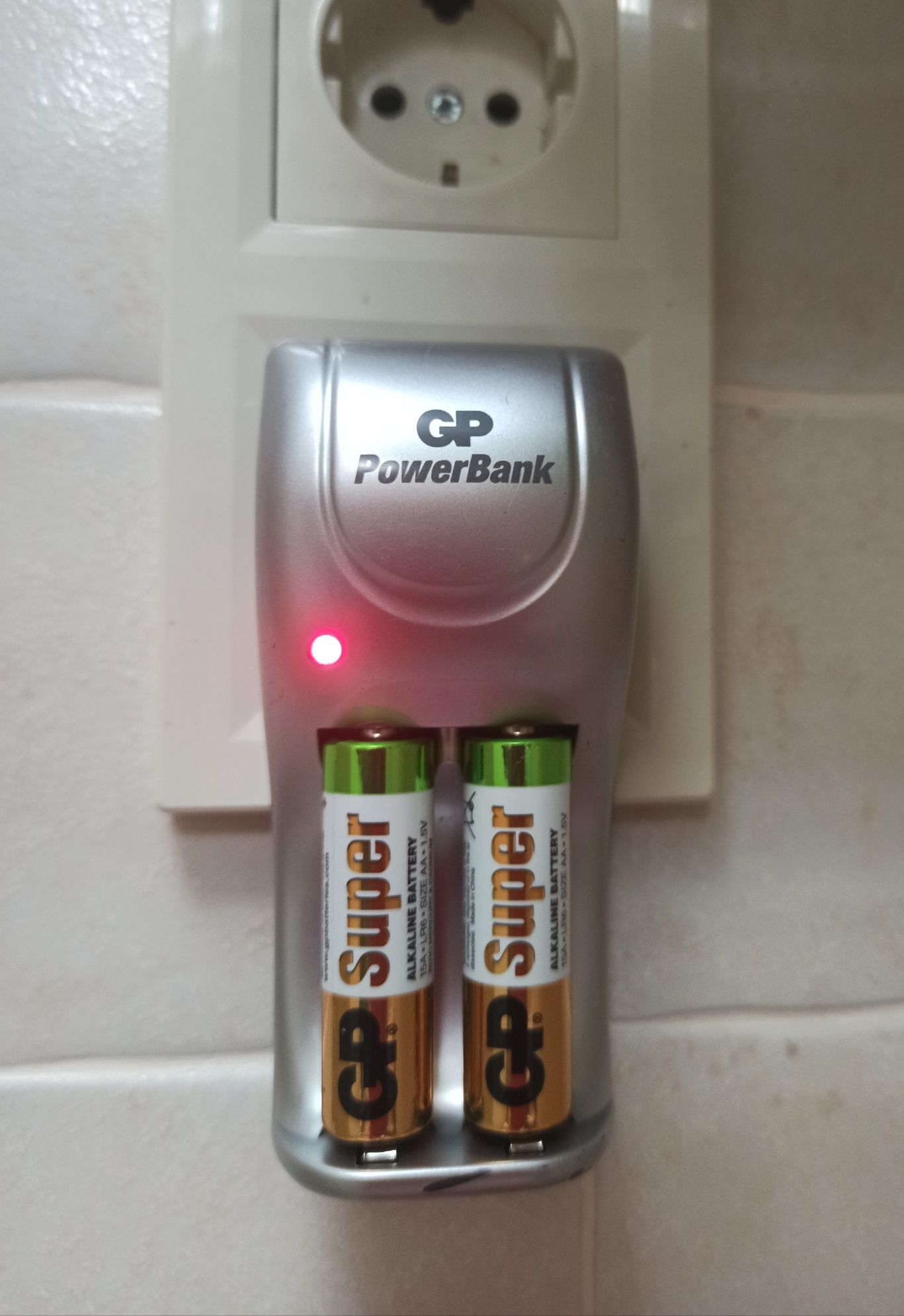 Зарядний пристрій / Power bank для акумуляторів