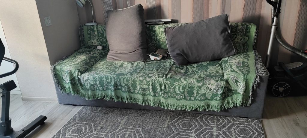Бесплатно отдам диван
