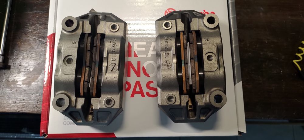Pinças Brembo M4 100mm