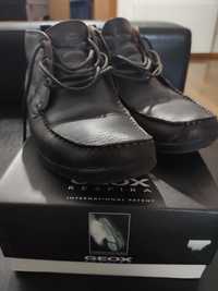 Botins castanhos de homem