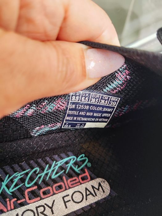 Нові легенькі кросівки