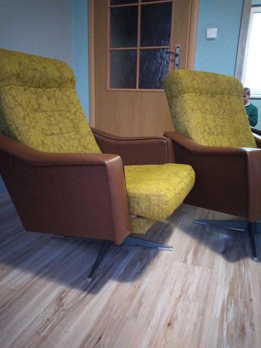 Fotele obrotowe PRL, dwie sztuki, komplet