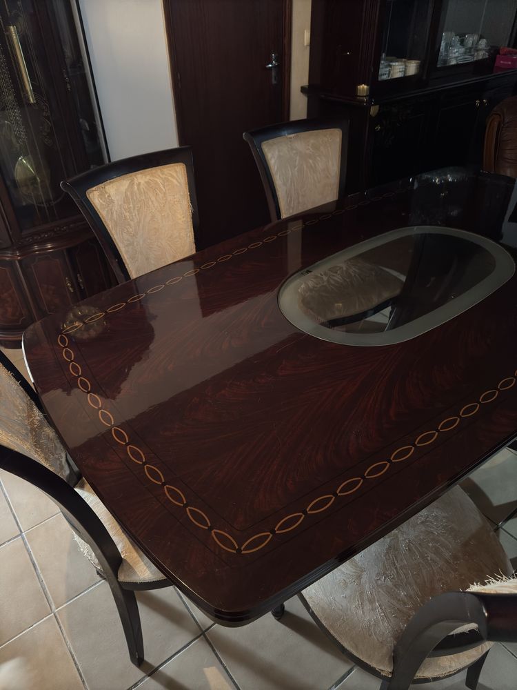 Mesa de sala. Feita de madeira de cerejeira