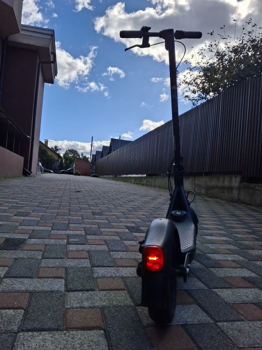 Електросамокат найн бот