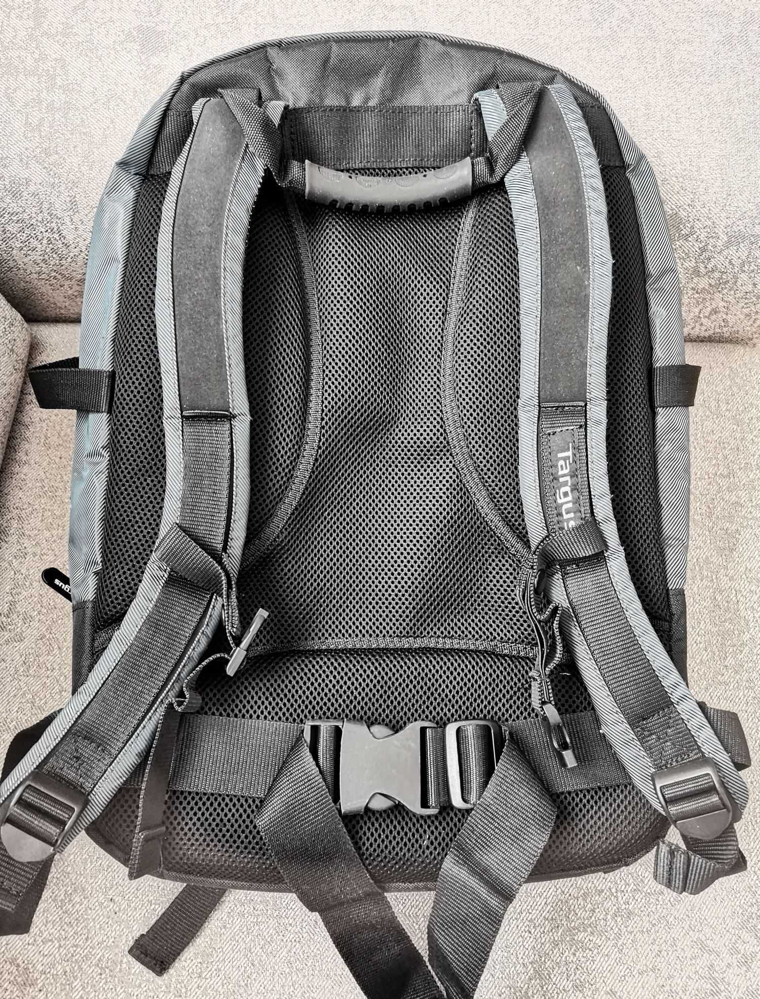 Plecak na laptopa marki TARGUS model TCB 001 L. Solidny.