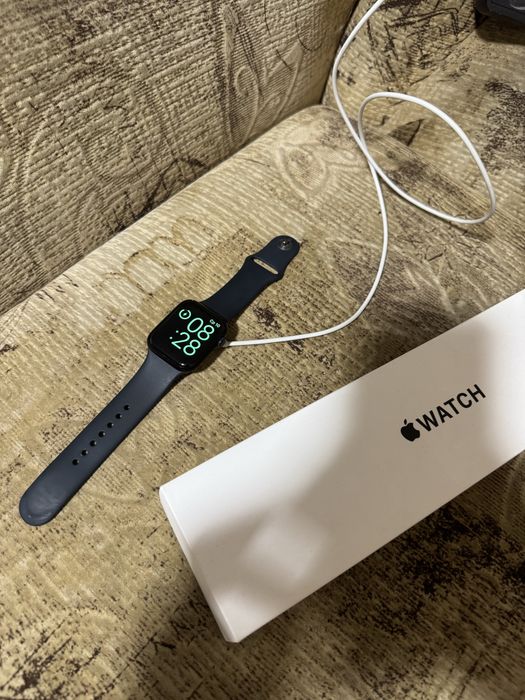 Apple Watch SE (2nd Gen) 44 mm