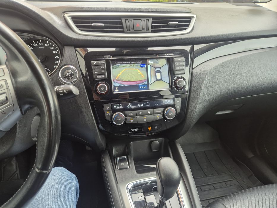 Nissan quasqai. Bogate wyposażenie Skóry. Kamery.