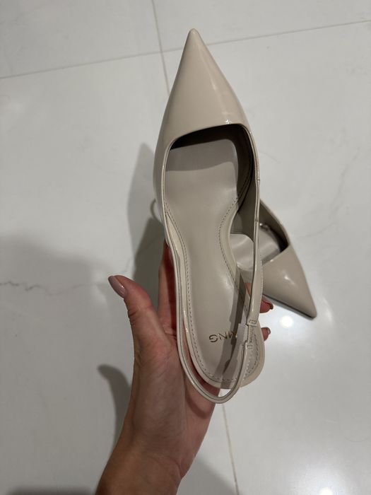 Туфлі-лодочки в бежевому кольорі Mango