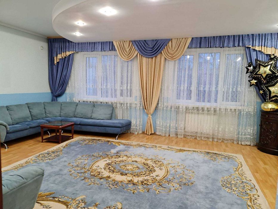 Дом 300кв. Бассейн с подогревом. Сауна, джакузи, бильярд.