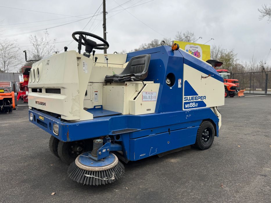 Підмітальна машина Mitsubishi MS66a
