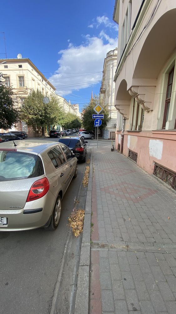 Продаж; приміщення; центр; фасад;