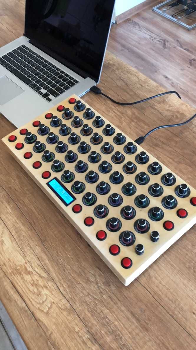 drewniany kontroler midi z LCD do syntezatora (programowalny)