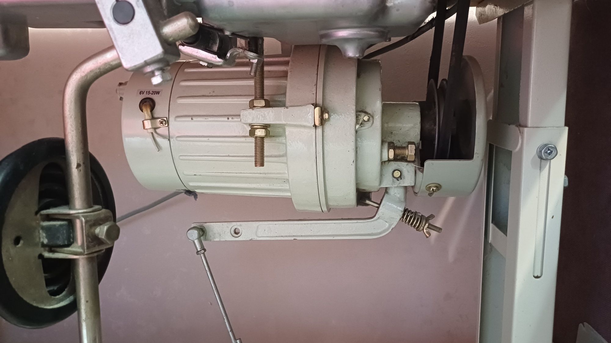 Продам швейну машинку SIRUBA L818D-H1