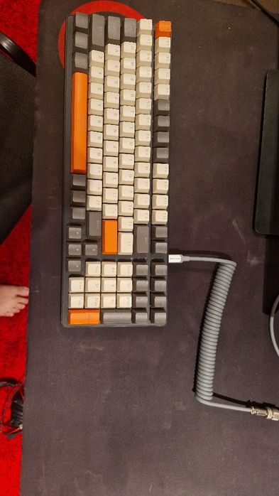 Teclado mecânico.